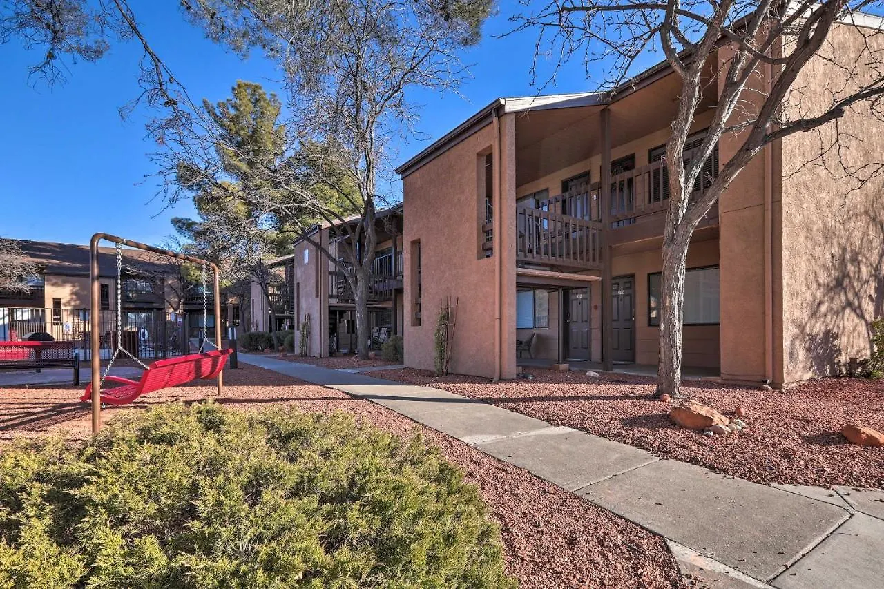 Escape With Pool Access, 7 Mi To Uptown! Apartment