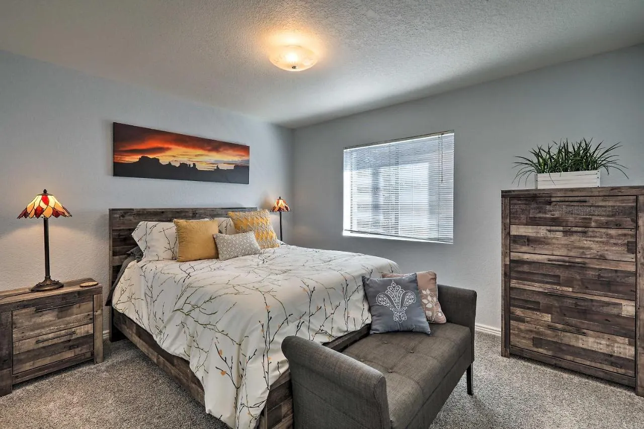 Apartment Escape With Pool Access, 7 Mi To Uptown! *