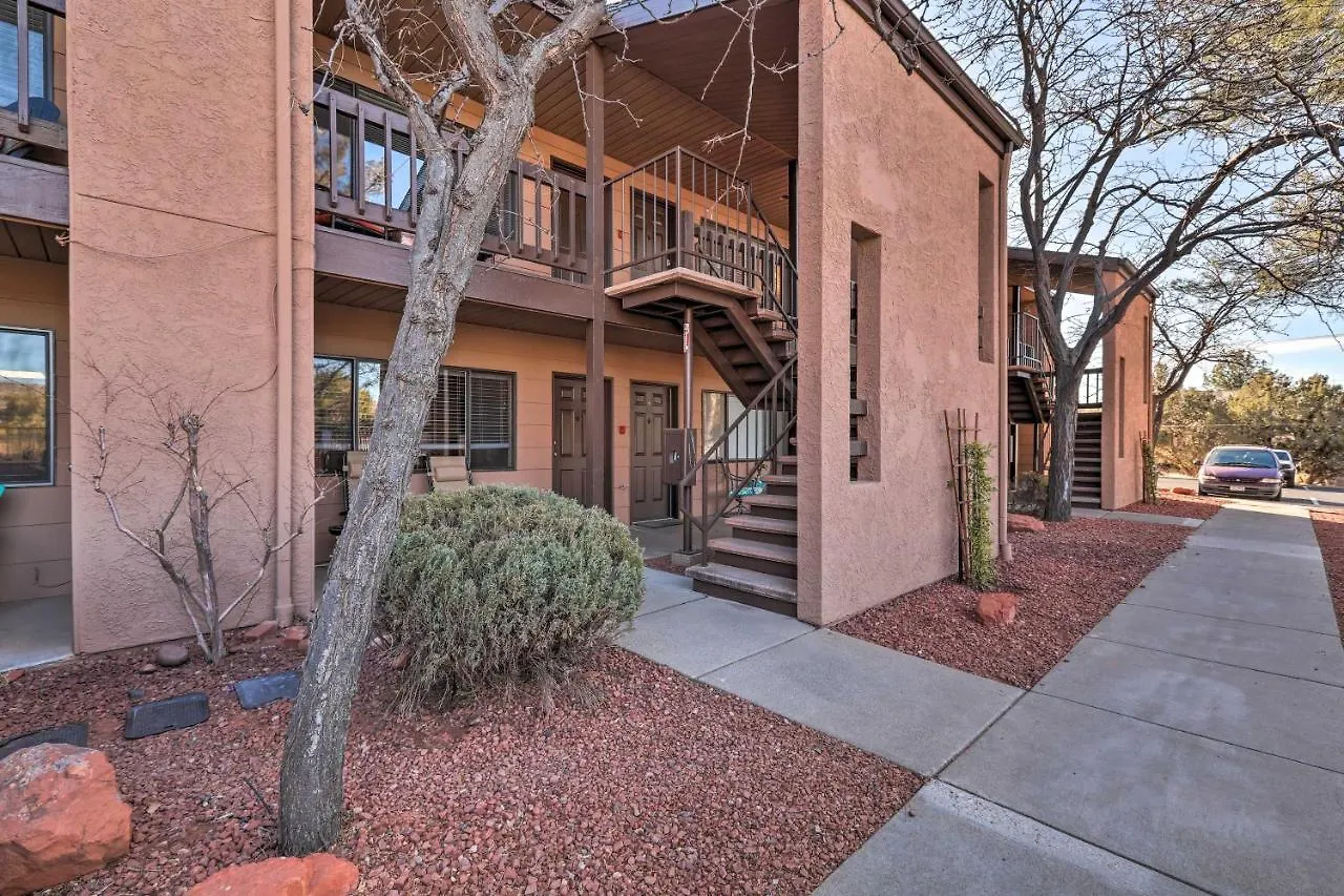 Escape With Pool Access, 7 Mi To Uptown! *