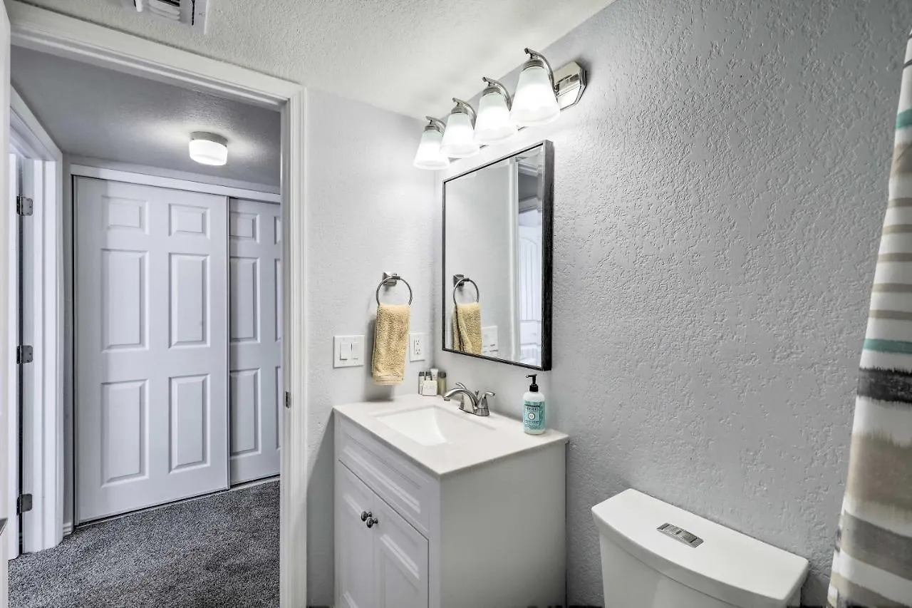 Escape With Pool Access, 7 Mi To Uptown! Apartment