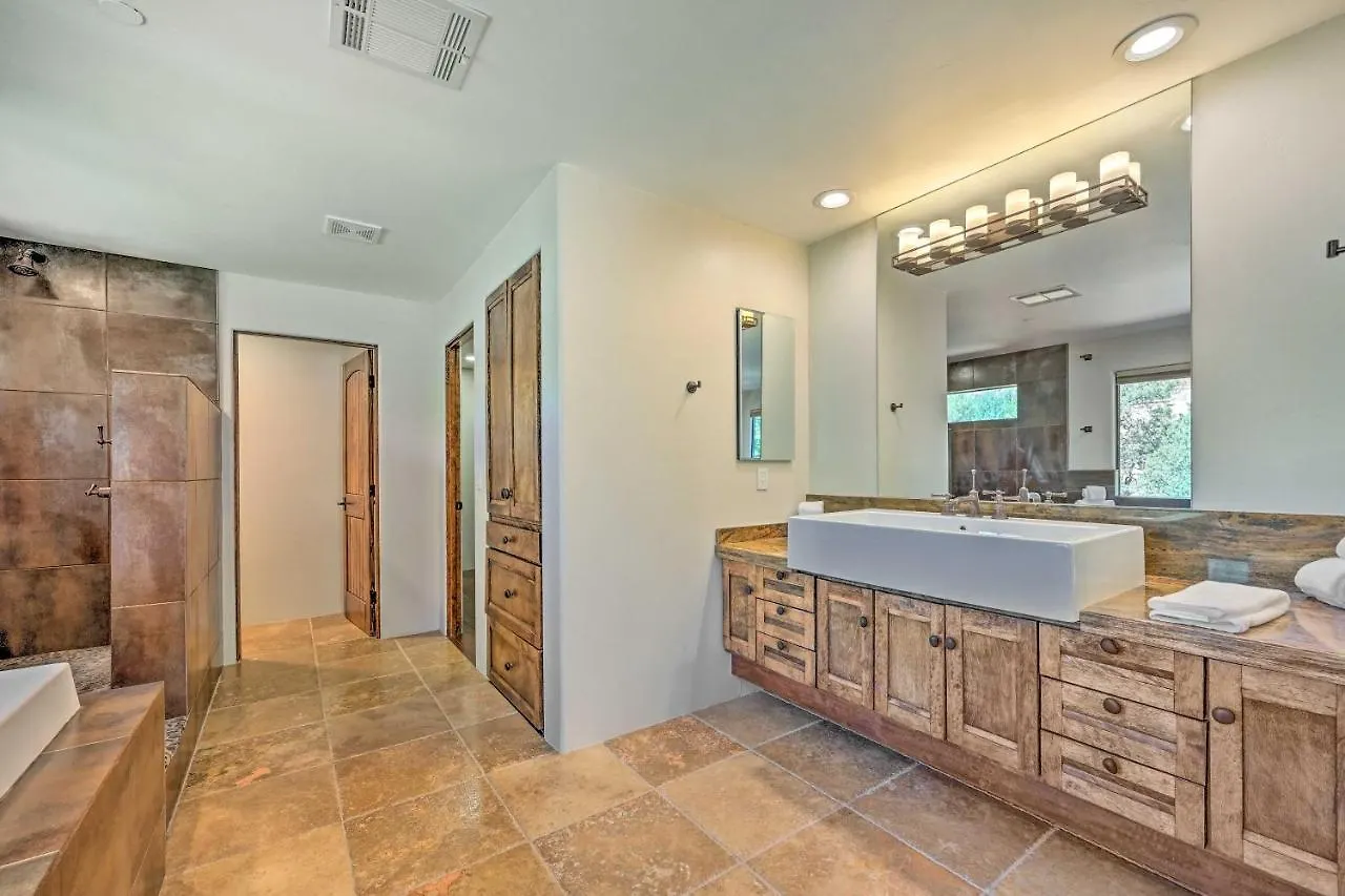 Stunning With Red Rock Views And Fire Pit! Holiday home Sedona