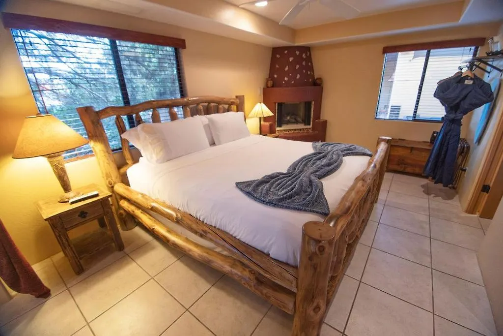 The At Thunder Mountain Bed & Breakfast