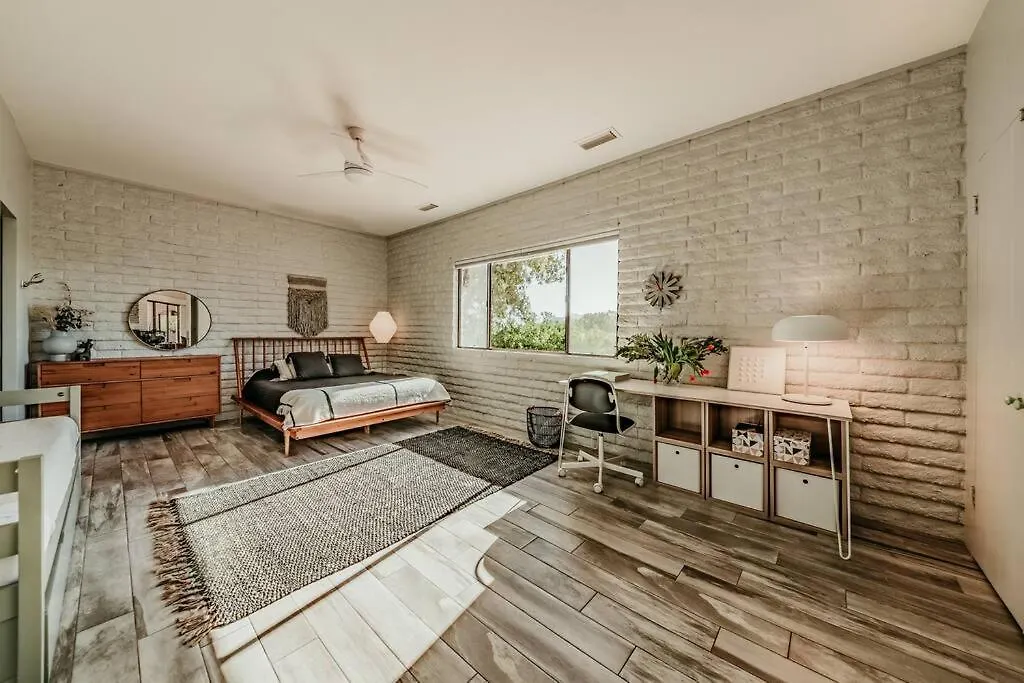 Holiday home Jacuzzi, Walk To Trails, Stunning Views, Mid-century Modern,pool *