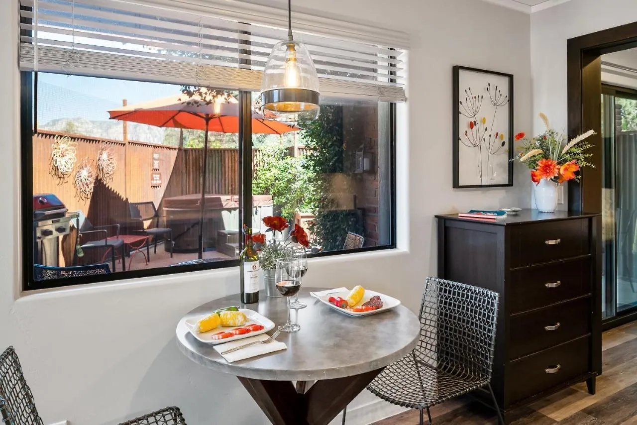 Desert Poppy Villa- Romantic Getaway