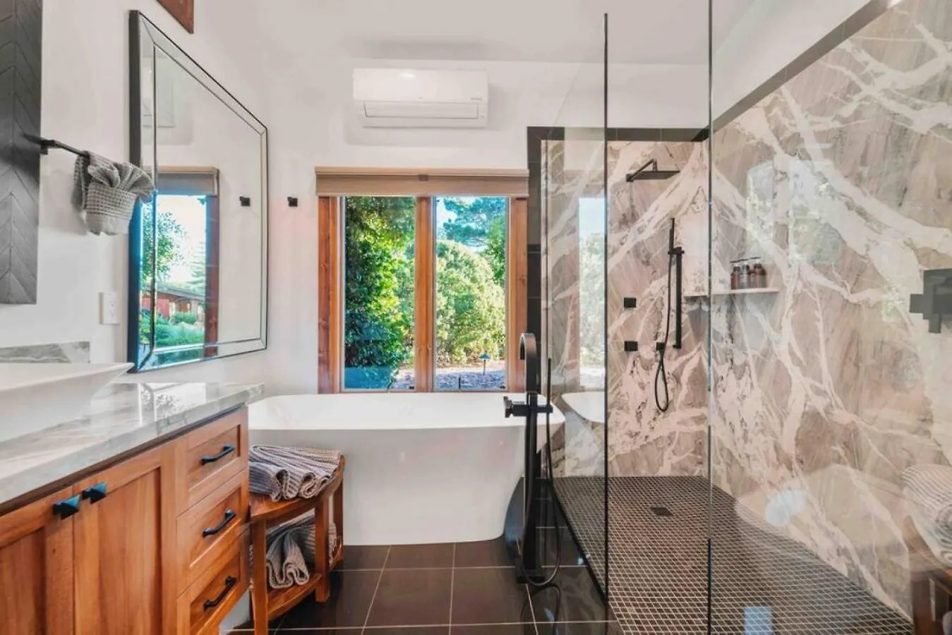 Chapel Vortex Red Rocks Hot Tub Gardens Holiday home *