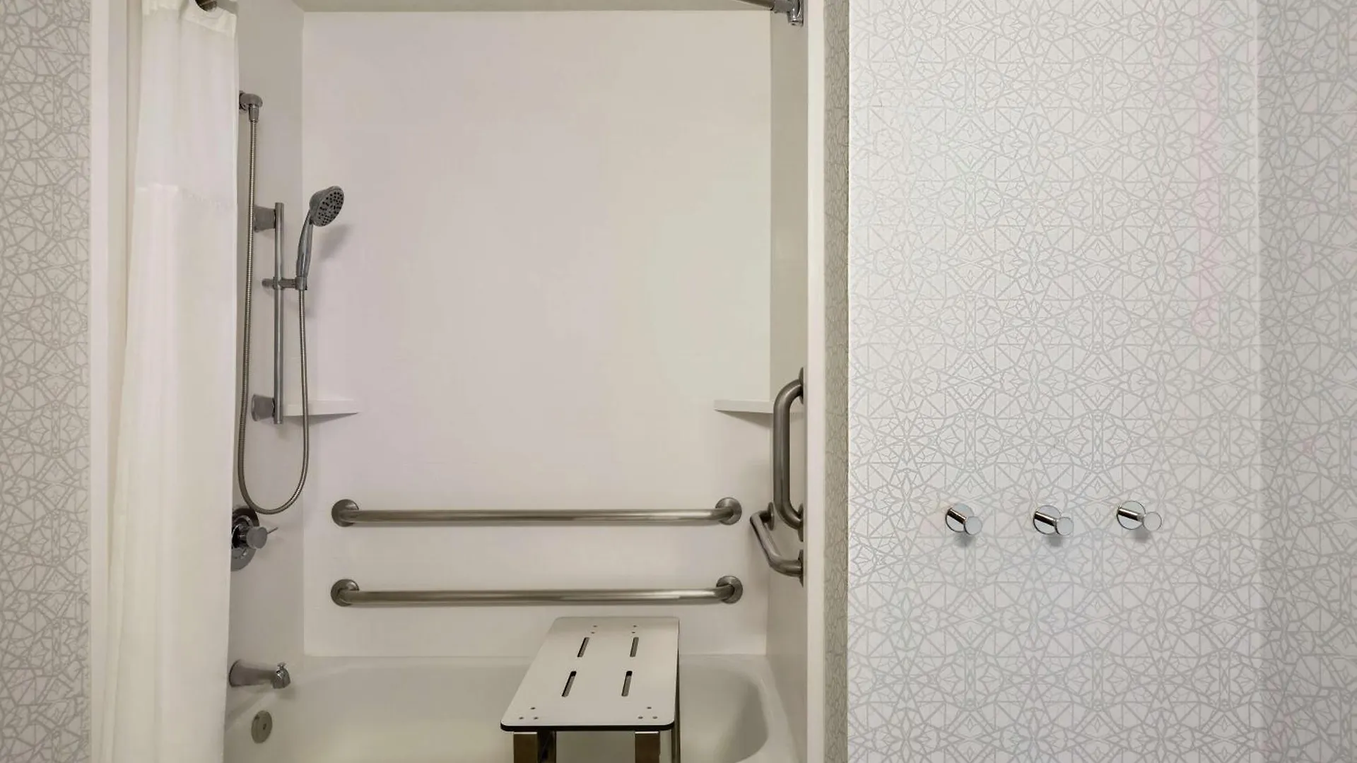 Hampton Hotel 3*