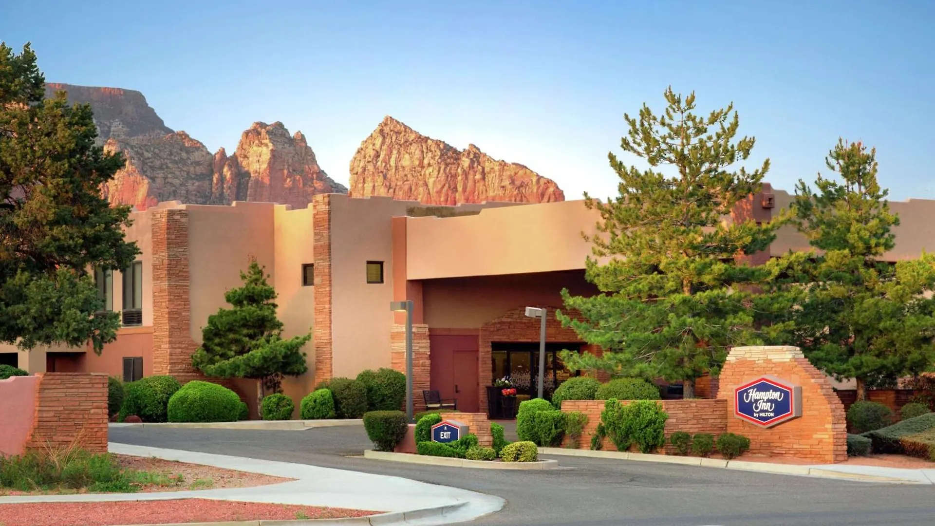Hotel Hampton 3*