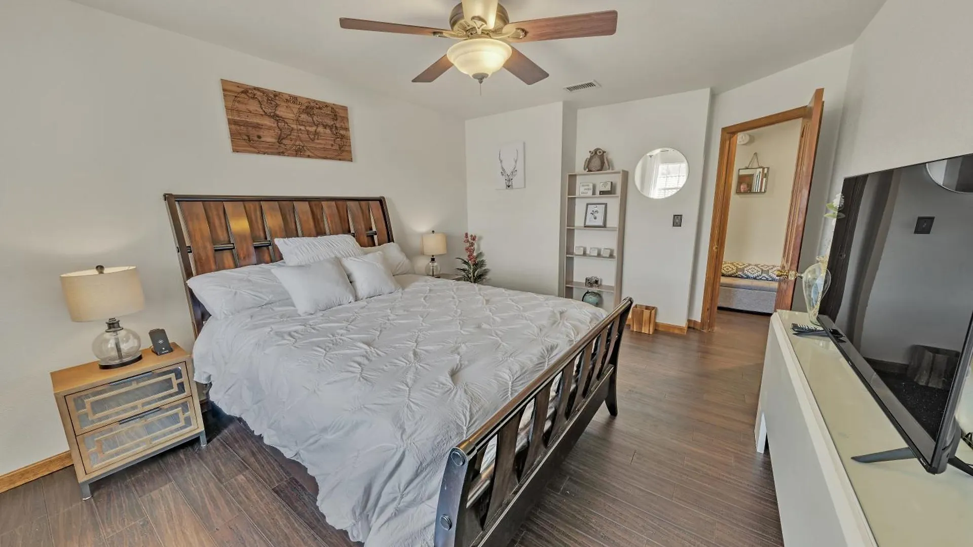 New! Huge Game Room, Hikeable, Red Rock View, Fireplace, Ping Pong, Yoga, Golf Course, Pickle Ball!