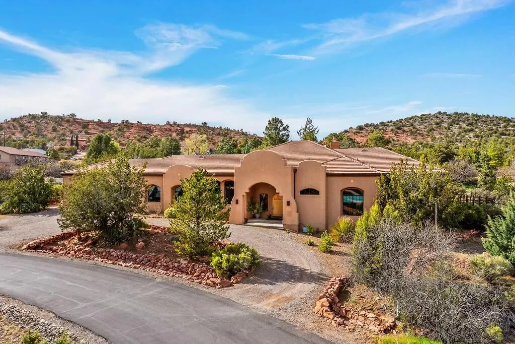 Bliss Estates -sleeps 16- Hot Tub *