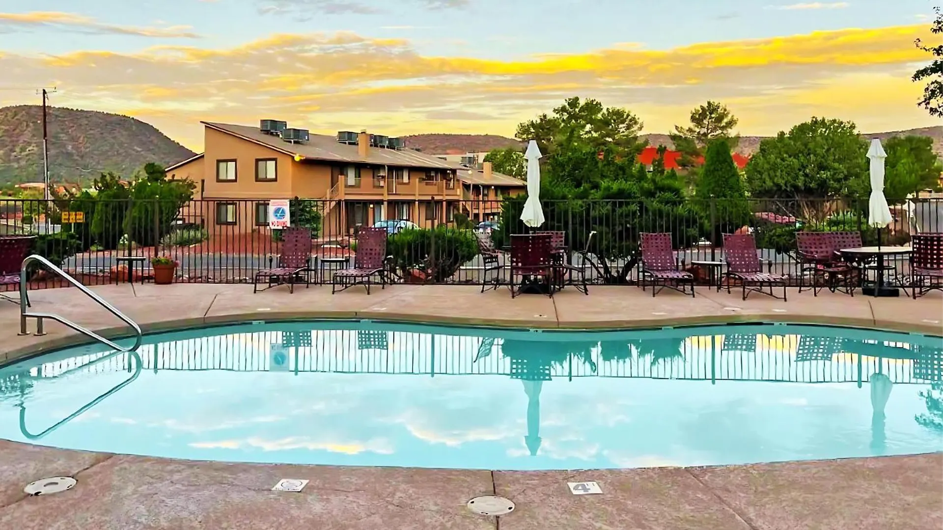 Cozy & Peaceful With Pool, Walk To Restaurants, Shops & Hiking Nearby 公寓 塞多纳
