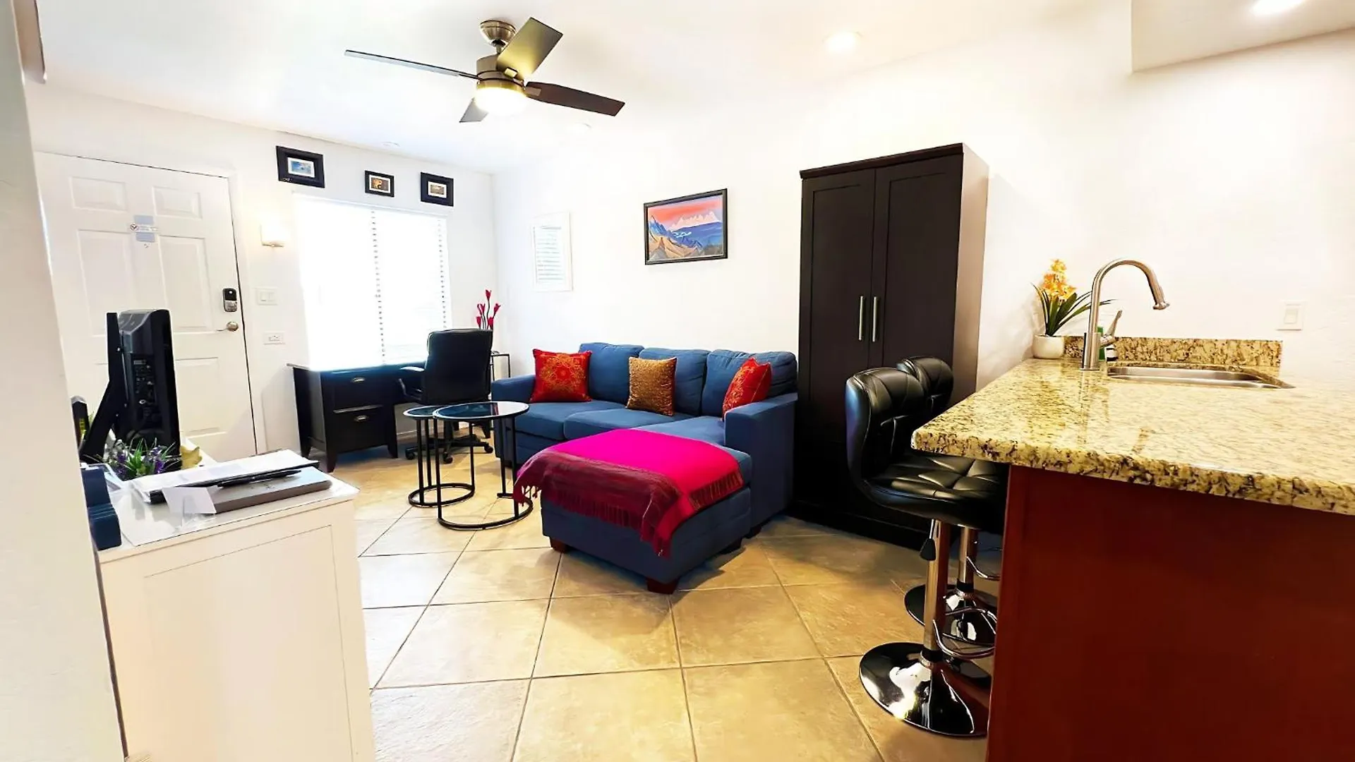 Cozy & Peaceful With Pool, Walk To Restaurants, Shops & Hiking Nearby