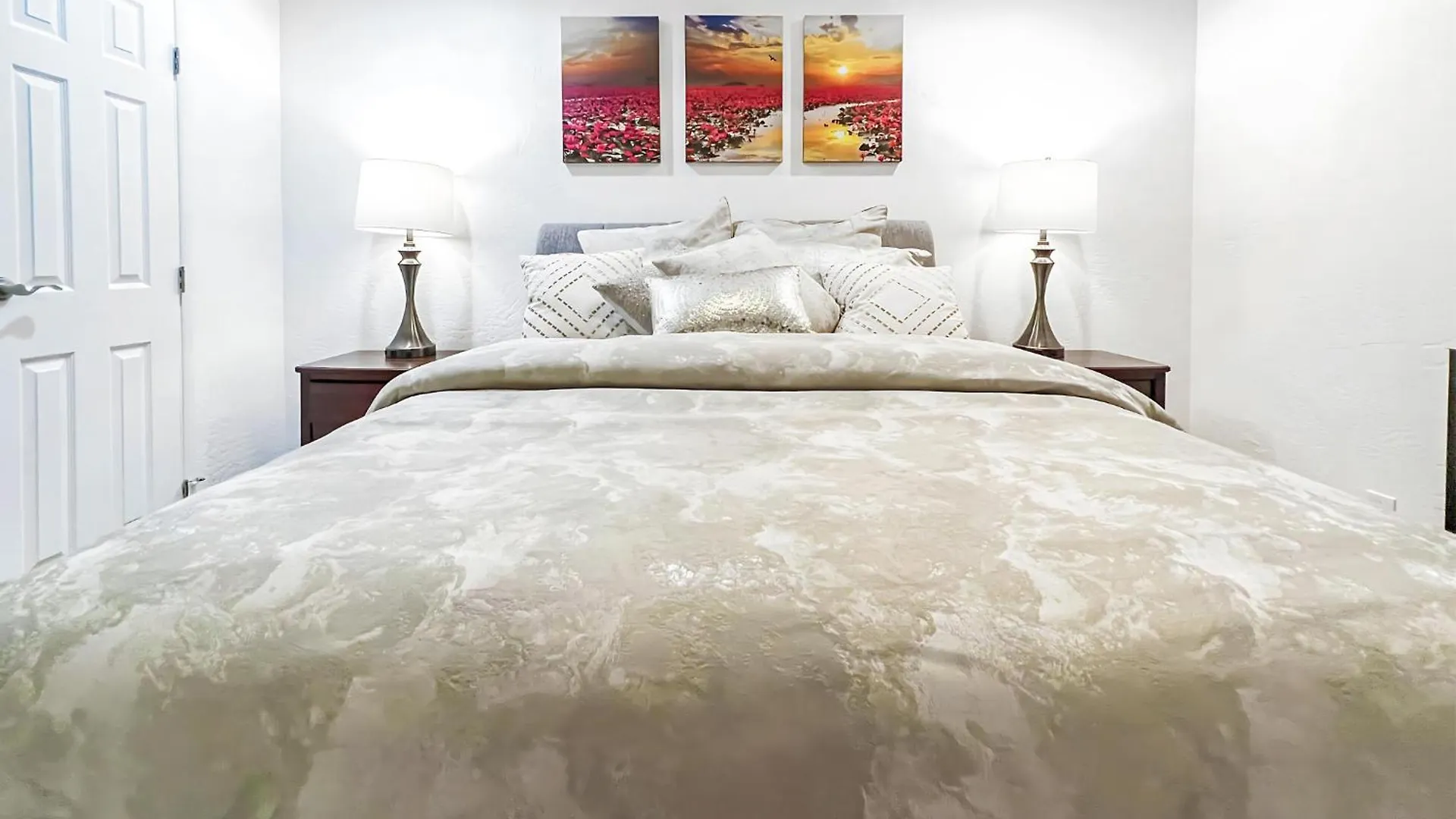 Cozy & Peaceful With Pool, Walk To Restaurants, Shops & Hiking Nearby 公寓 *