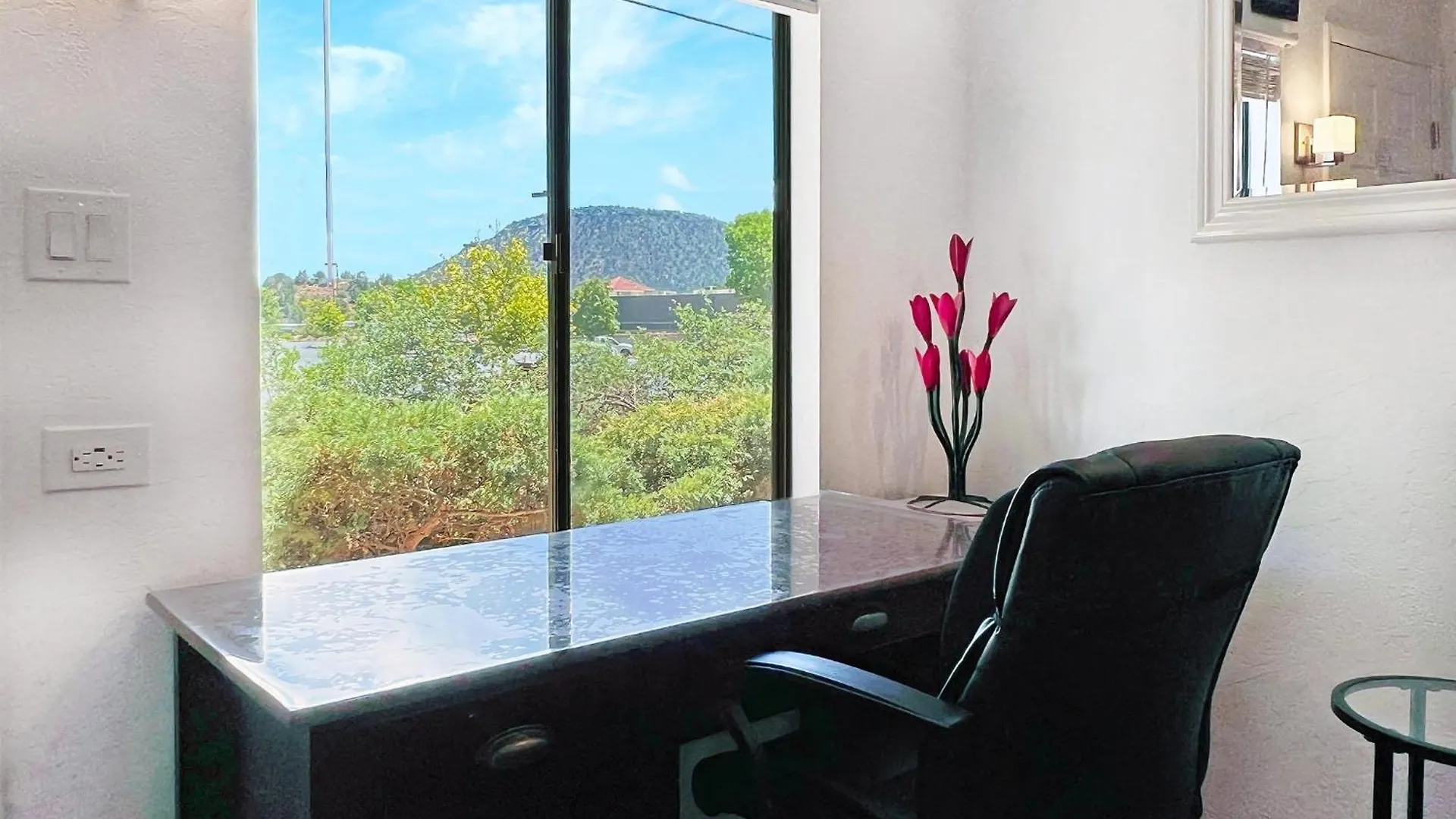 Apartment Cozy & Peaceful With Pool, Walk To Restaurants, Shops & Hiking Nearby Sedona