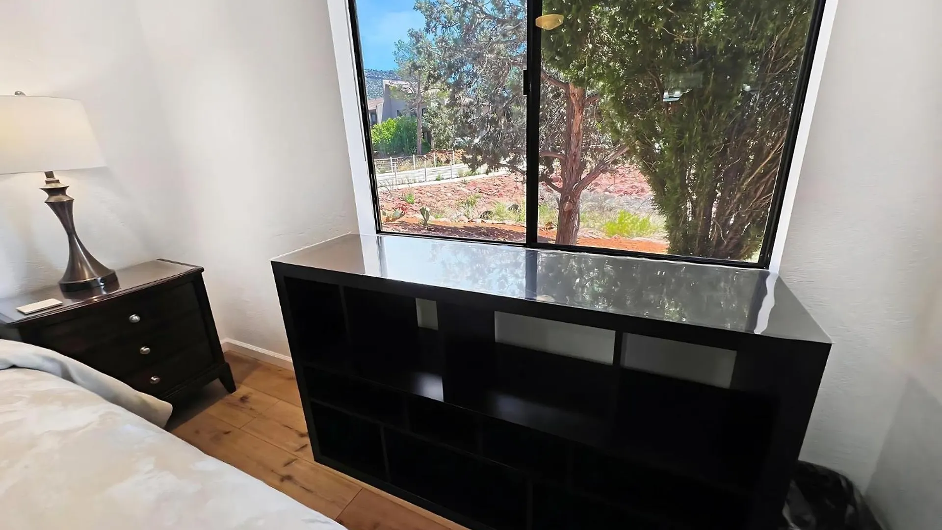 Cozy & Peaceful With Pool, Walk To Restaurants, Shops & Hiking Nearby