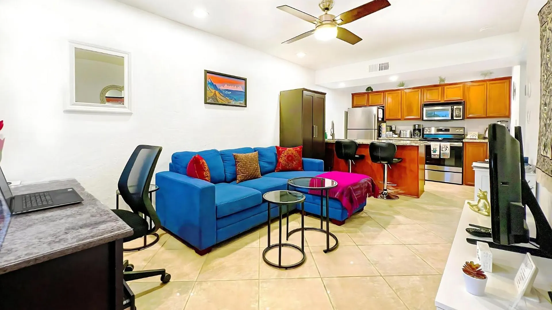 Cozy & Peaceful With Pool, Walk To Restaurants, Shops & Hiking Nearby 公寓 *