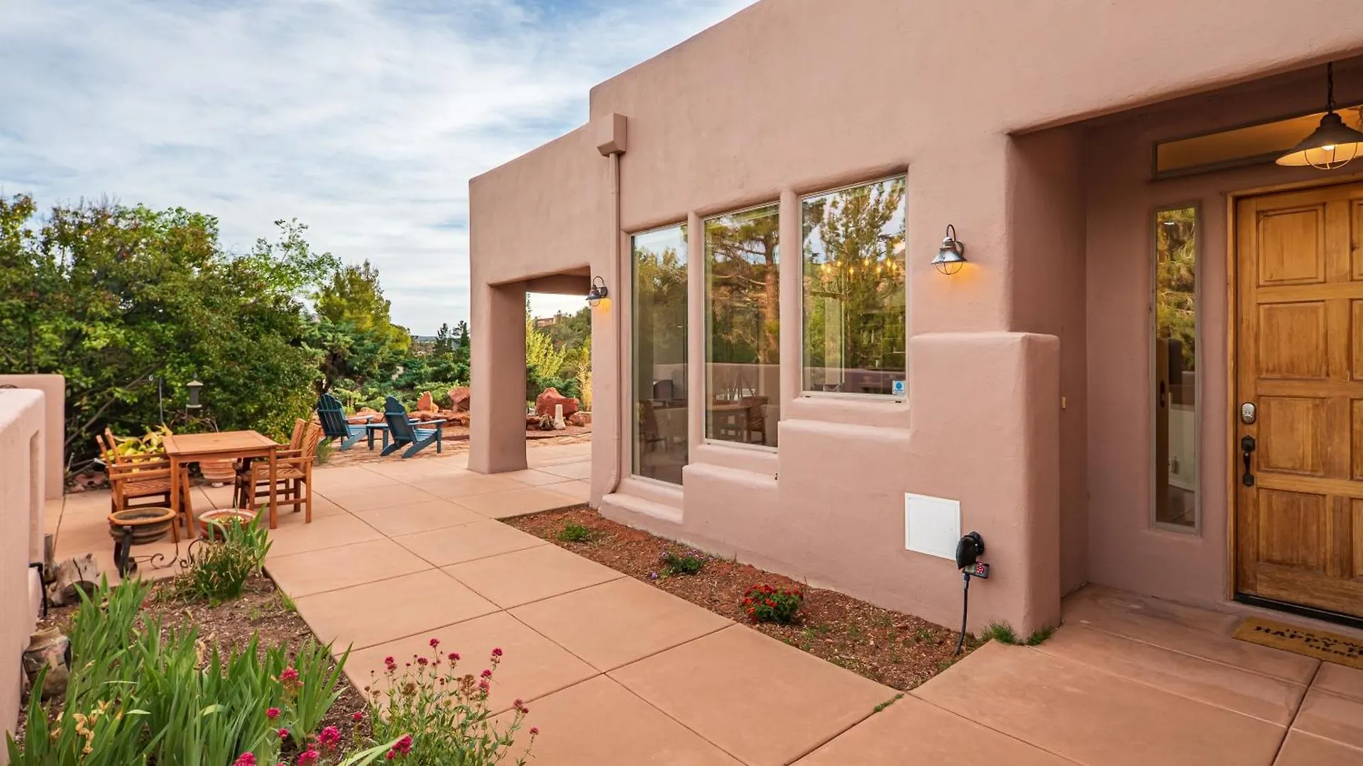 Brewer Road Private Hot Tub Stunning Red Rock Views Modern Southwestern Charm Sedona