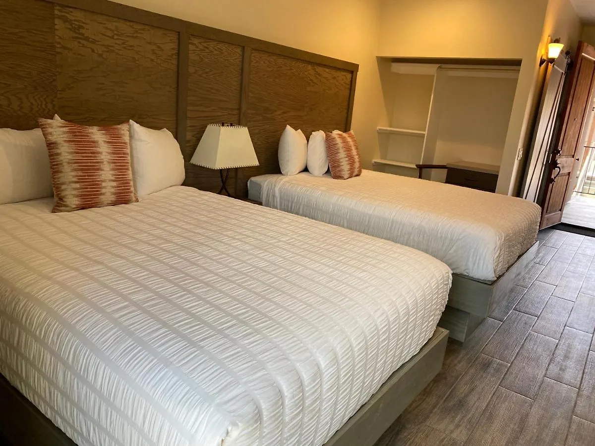 Village Hotel 2*