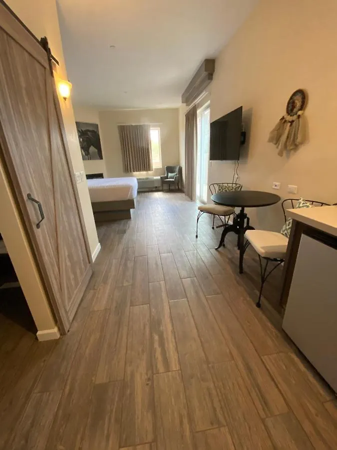 Village Hotel 2*