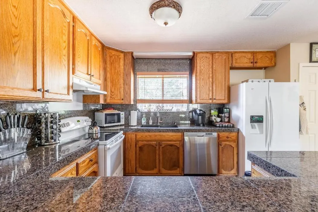 Dom wakacyjny Spacious House With Hot Tub Spa, To Enjoy Red Rock View, Near Amitabha Stupa, And Trails Sedona