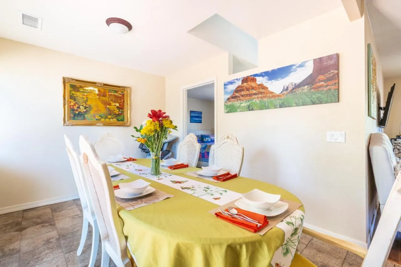 Dom wakacyjny Spacious House With Hot Tub Spa, To Enjoy Red Rock View, Near Amitabha Stupa, And Trails Sedona