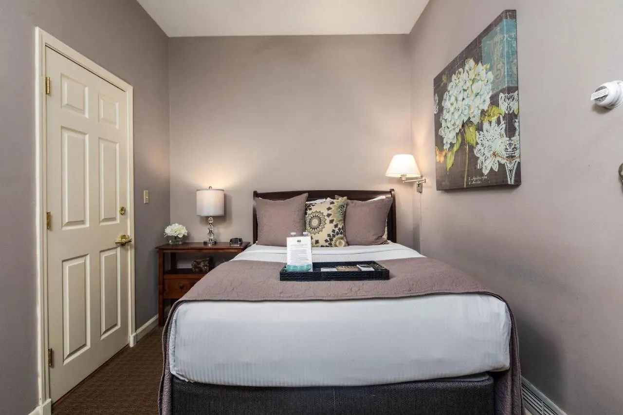 Above Oak Creek Мини-отель 3*