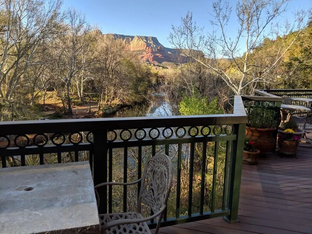 Above Oak Creek Мини-отель 3*