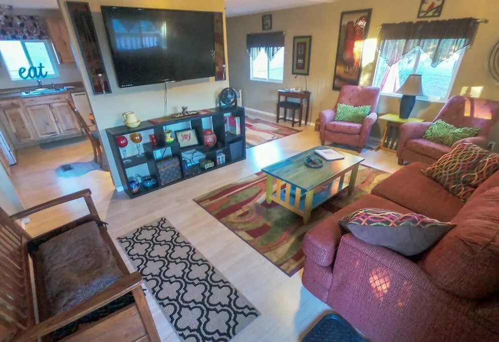 Serene 2 Bedroom! Walk To Trails! Red Rock Mountain Views!