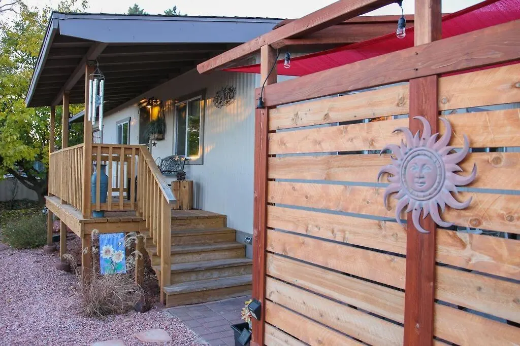 Serene 2 Bedroom! Walk To Trails! Red Rock Mountain Views! セドナ