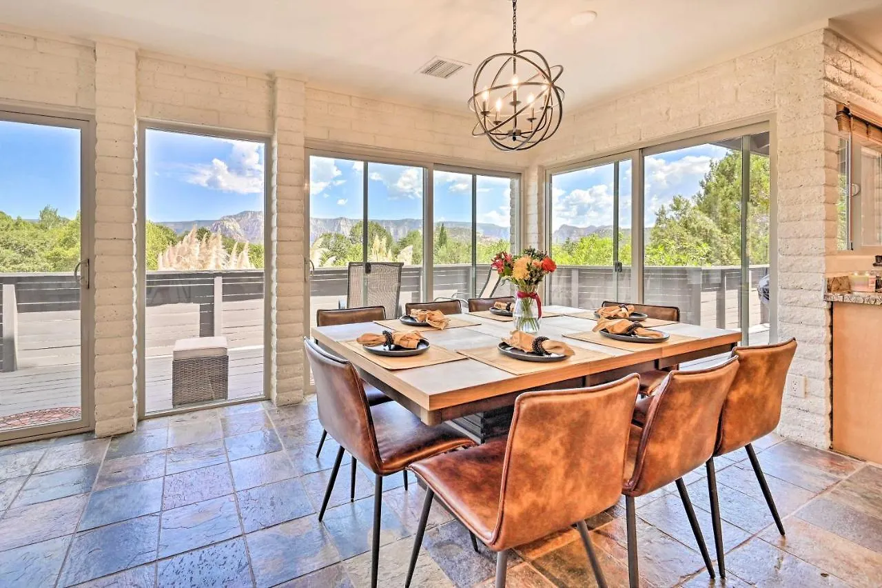 Hébergement de vacances Getaway With Patio And Panoramic Desert Views!