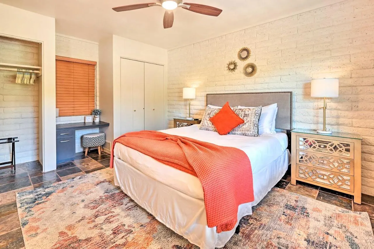 Hébergement de vacances Getaway With Patio And Panoramic Desert Views! *