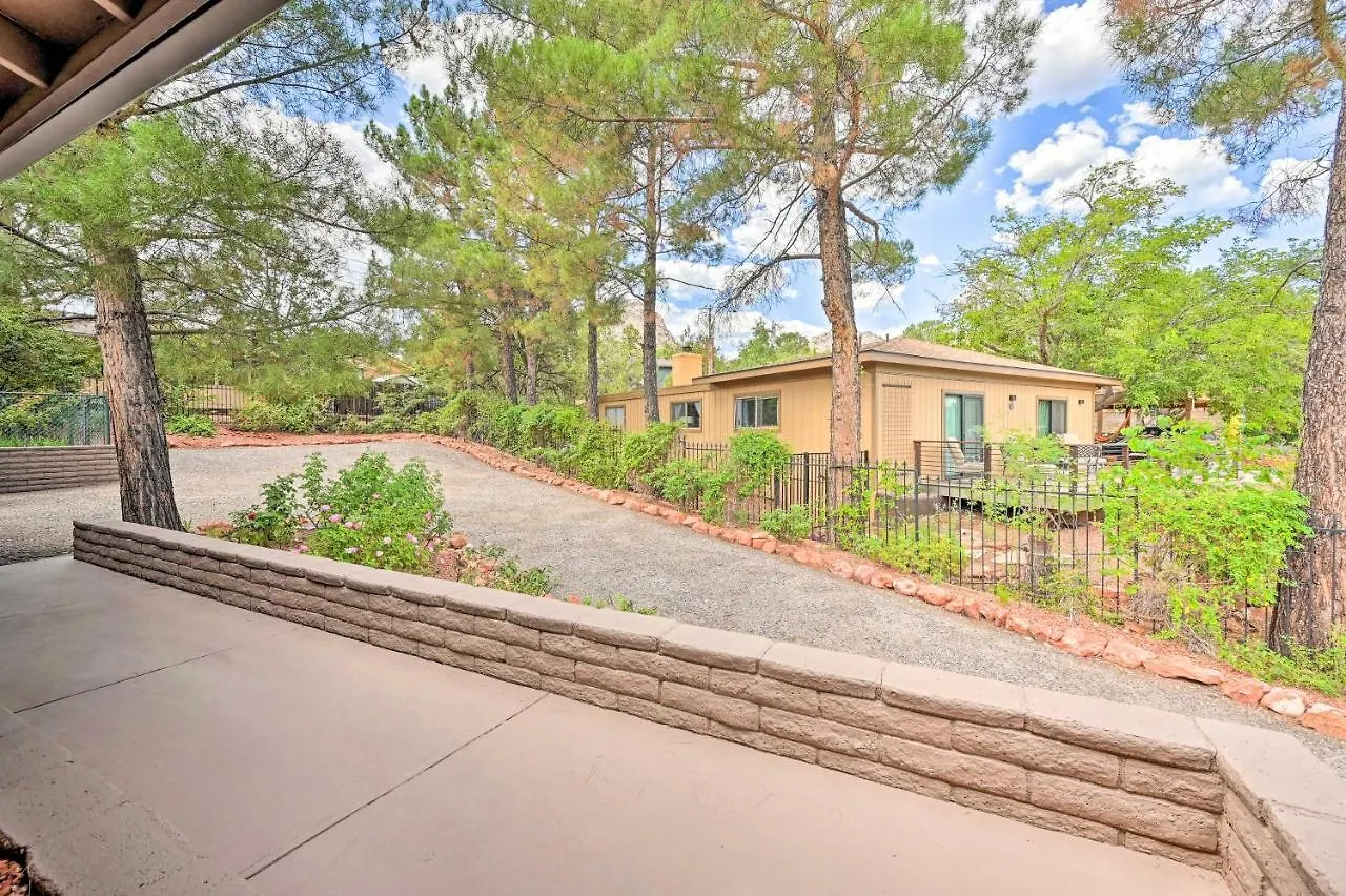 Hébergement de vacances Getaway With Patio And Panoramic Desert Views! *