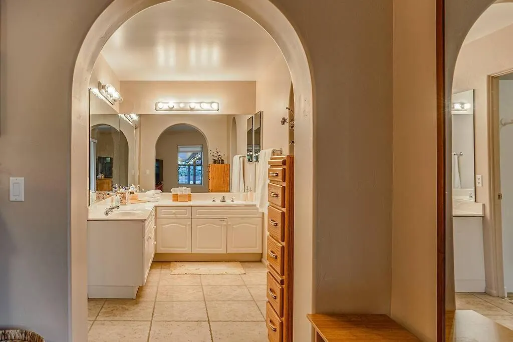 Prime Uptown Location- Mountain View- Kid Friendly - Sleeps 10 Ferienhaus