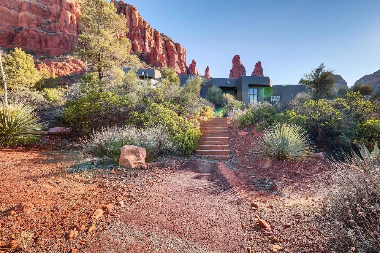With Amazing View And On-site Hiking! *