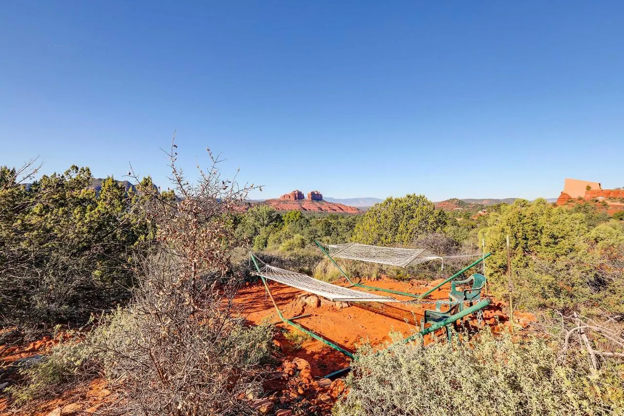 With Amazing View And On-site Hiking!