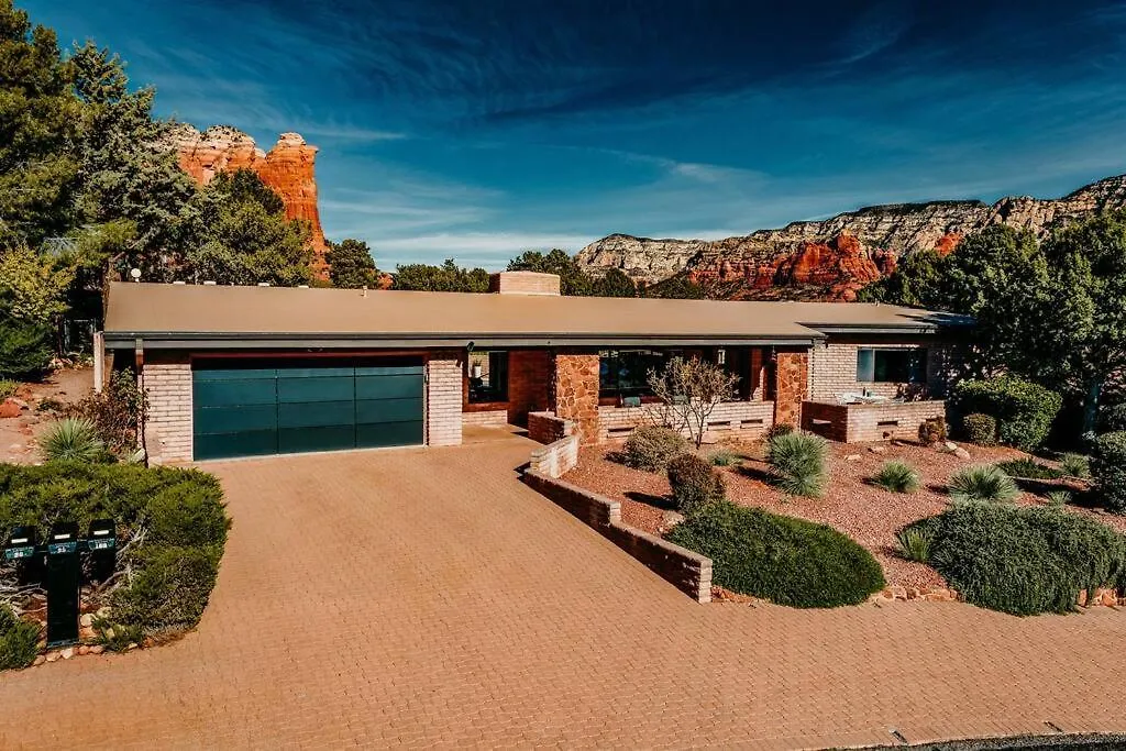 Дом отдыха Jacuzzi, Walk To Trails, Stunning Views, Mid-century Modern,pool *