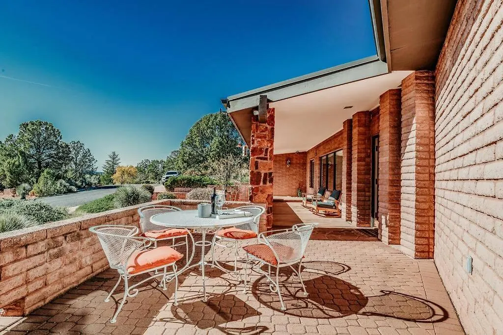Дом отдыха Jacuzzi, Walk To Trails, Stunning Views, Mid-century Modern,pool *