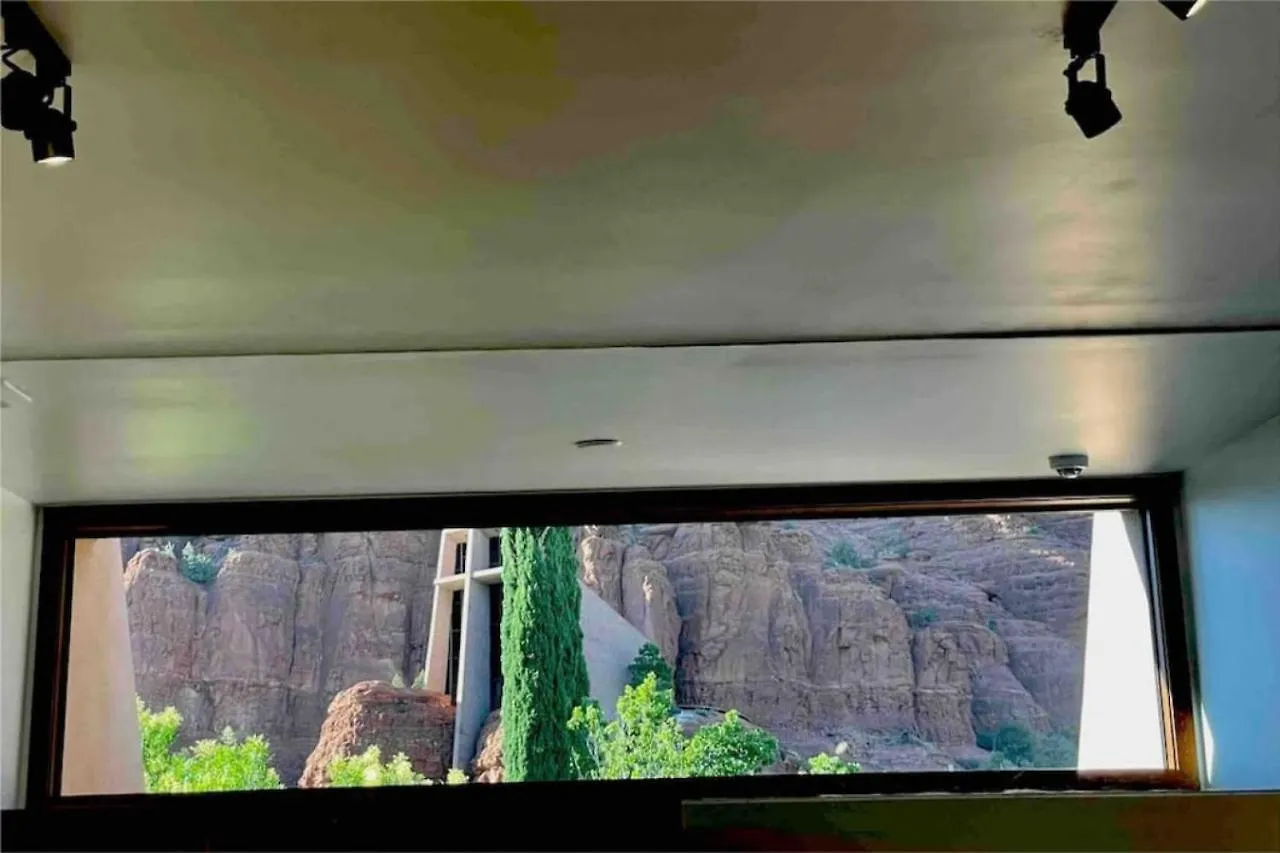 Guest With Up Close Chapel And Red Rock Views *