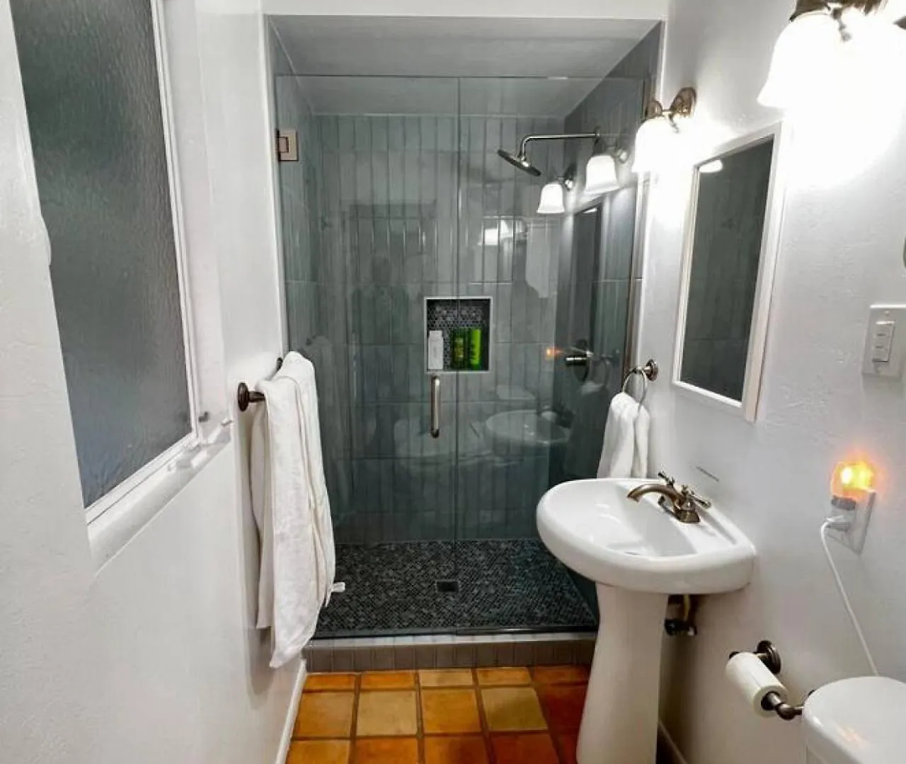 Quaint 1 Bedroom Unit With Hottub In Uptown *