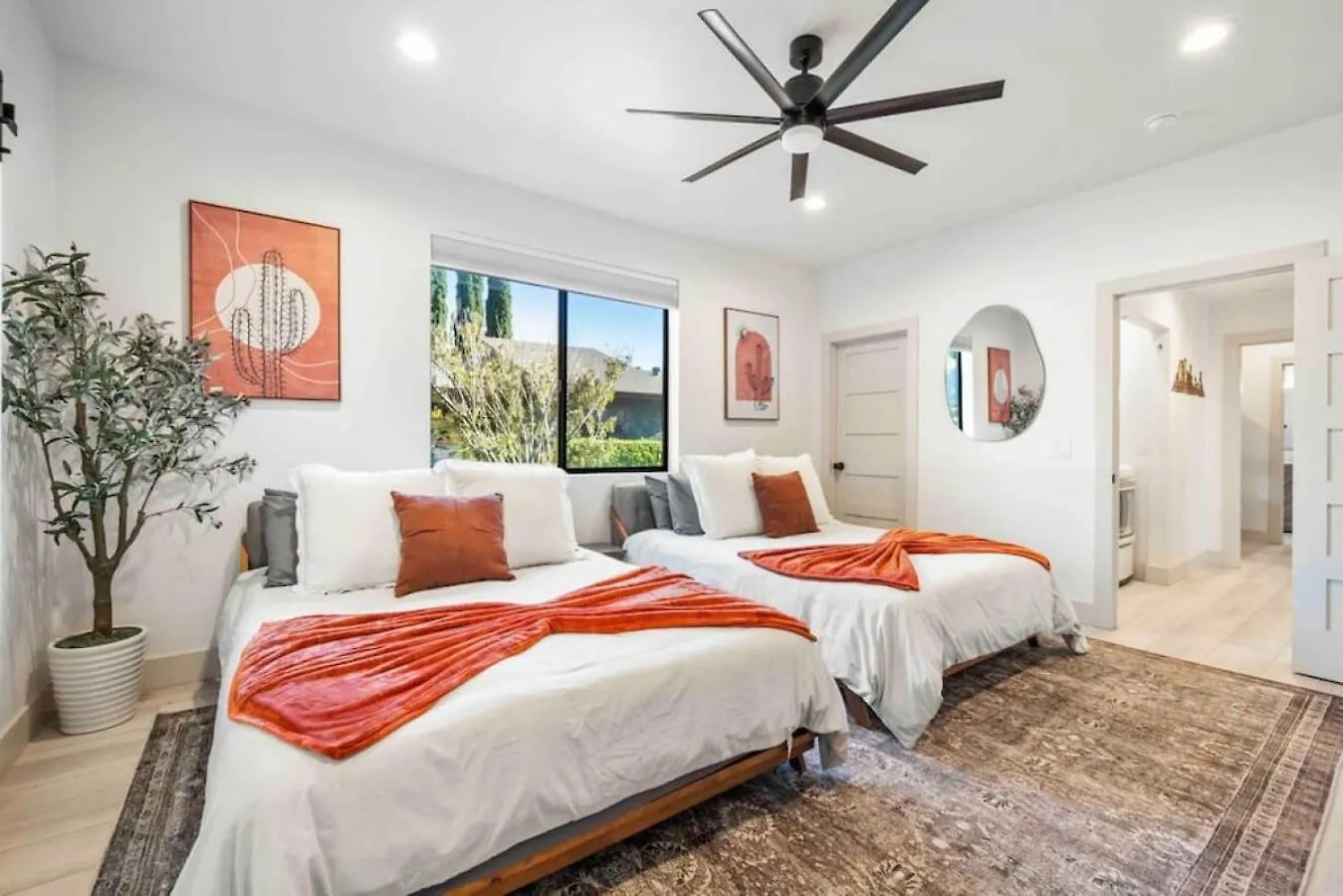 Ultimate Uptown With Epic Views Heated Pool And Hottub