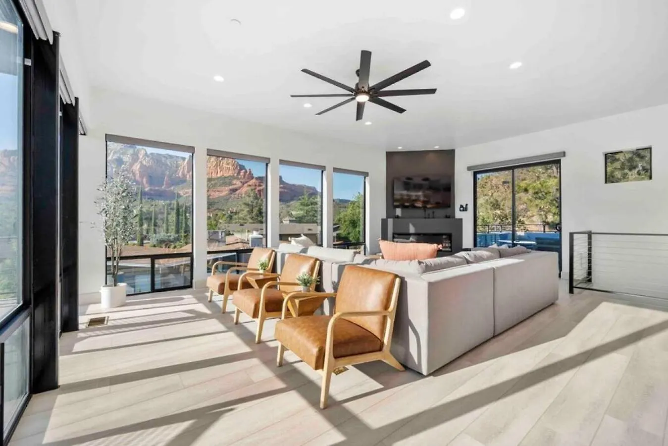 Ultimate Uptown With Epic Views Heated Pool And Hottub