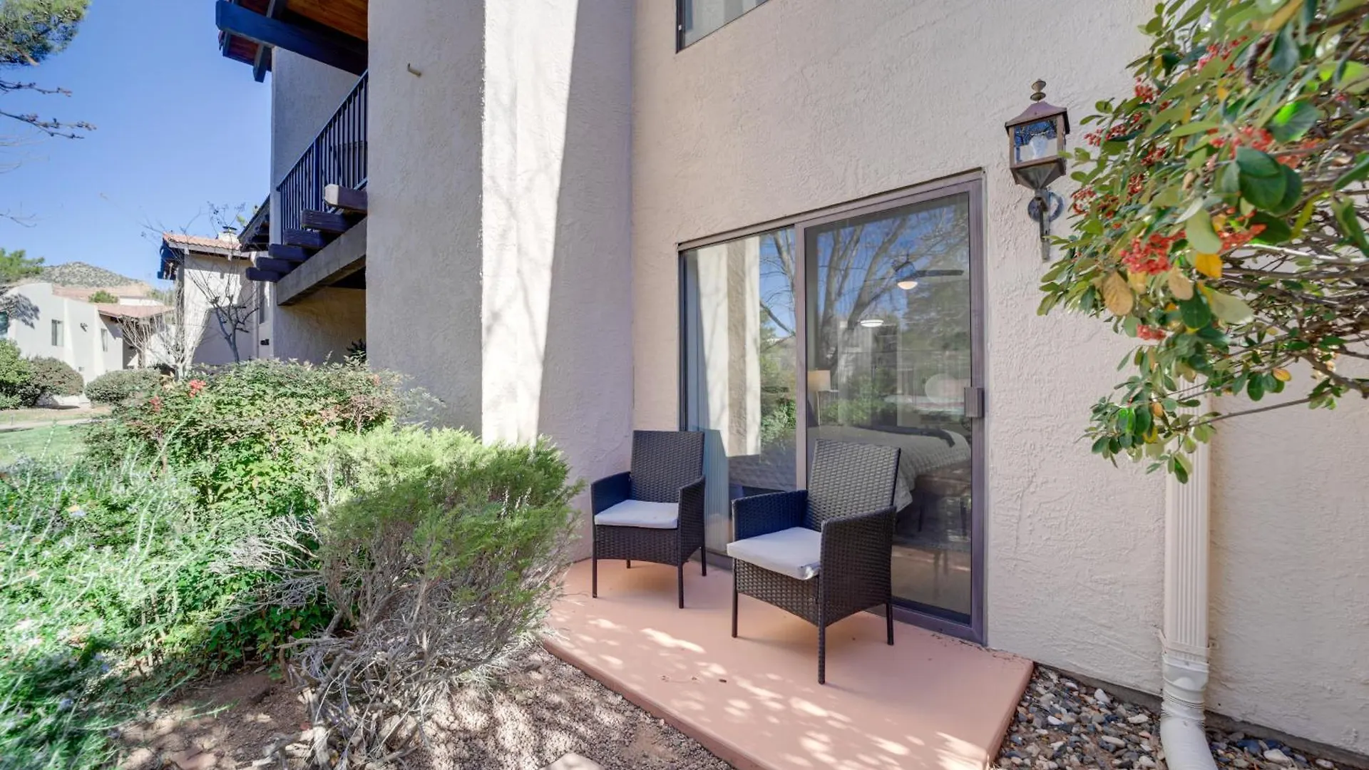 Peaceful Retreat With Pool Access Appartamento *