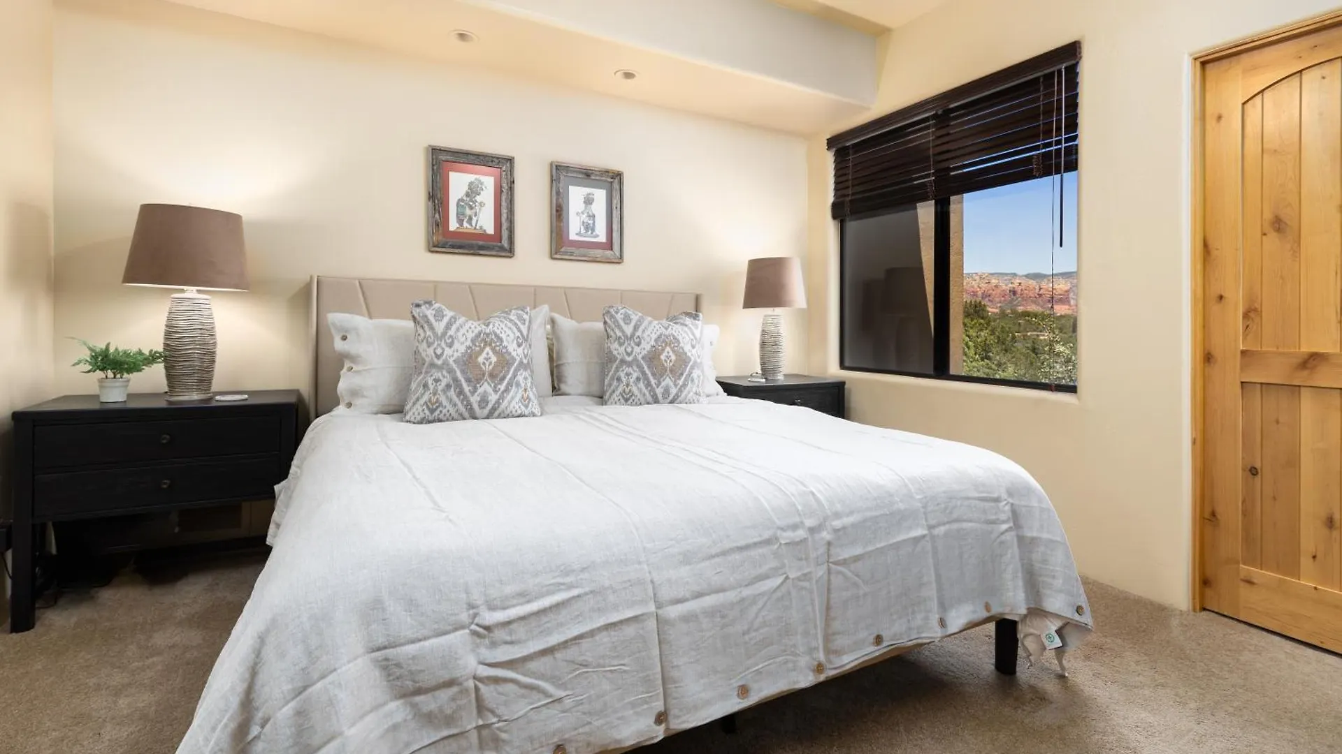 Palatial Paradise With Breathtaking Views Of Red Rock And Stunning Infinity Pool
