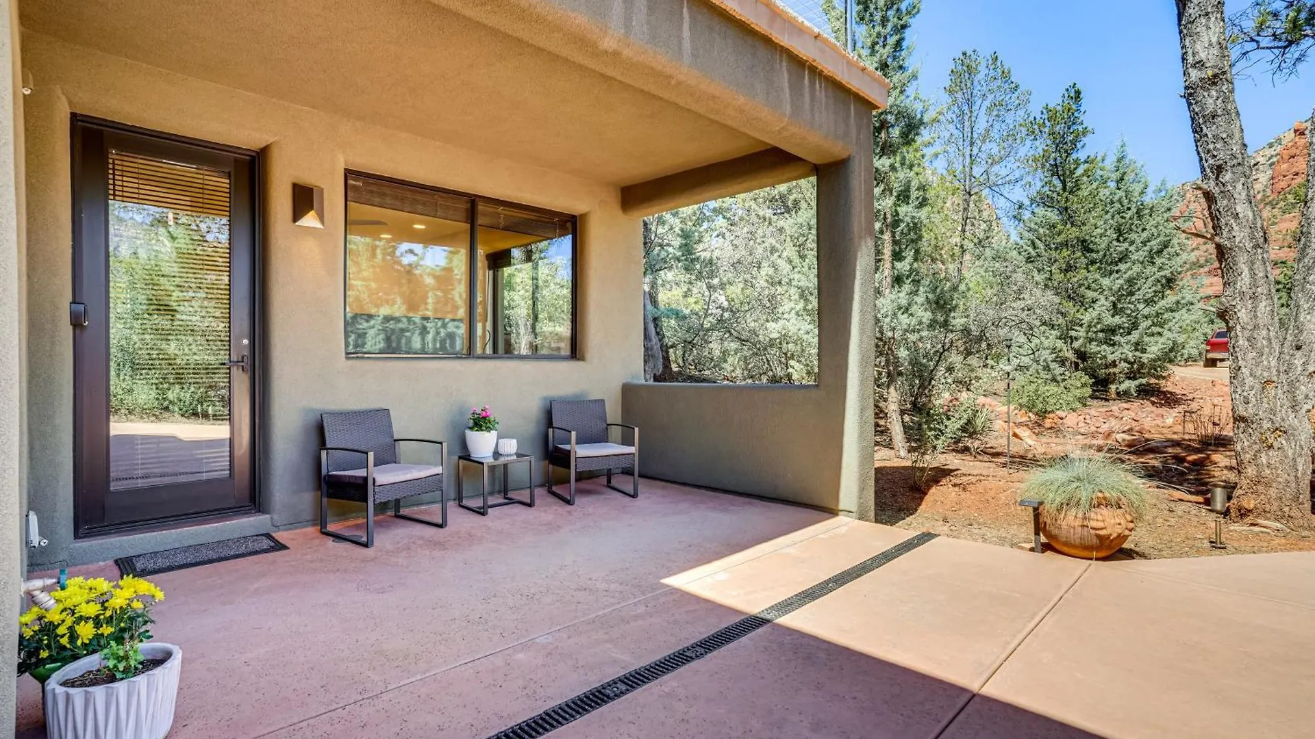 Couples Retreat With Patio Walk To Trails! *