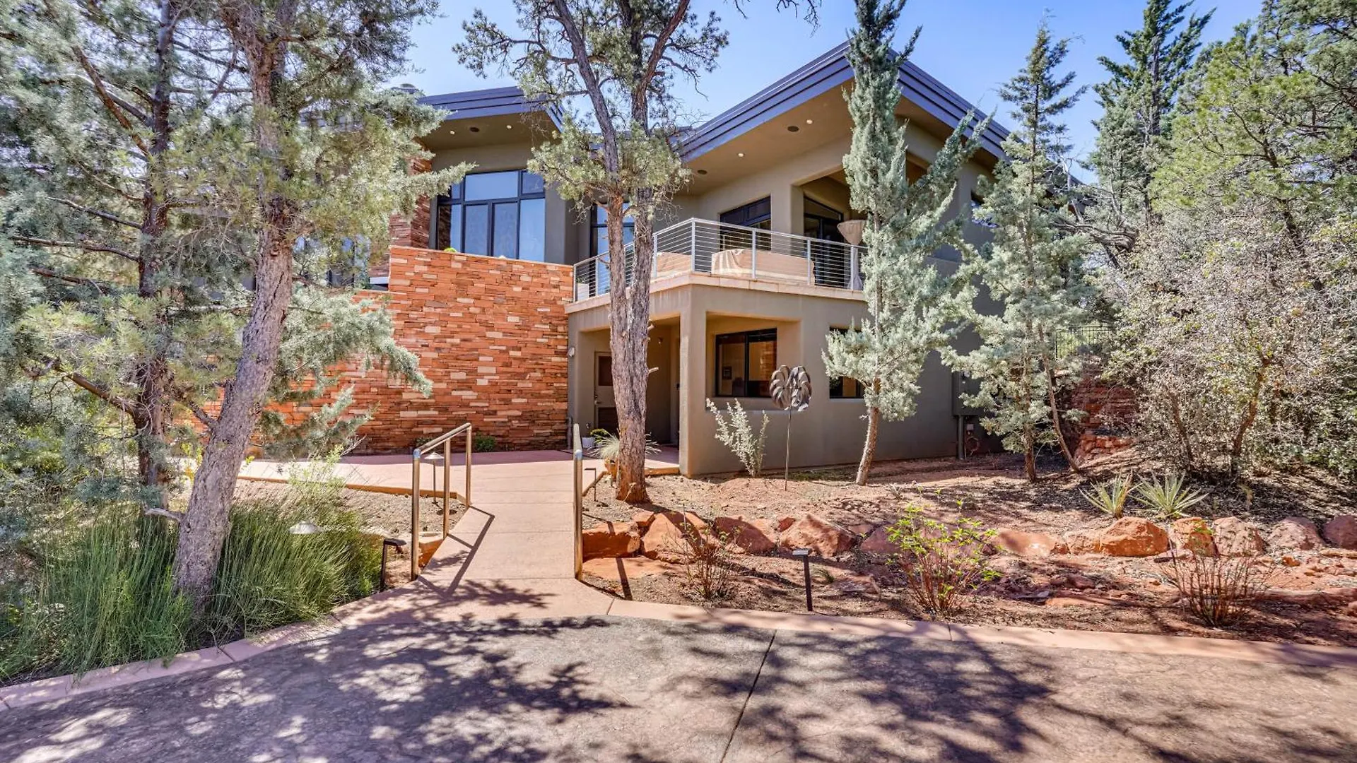 Couples Retreat With Patio Walk To Trails!
