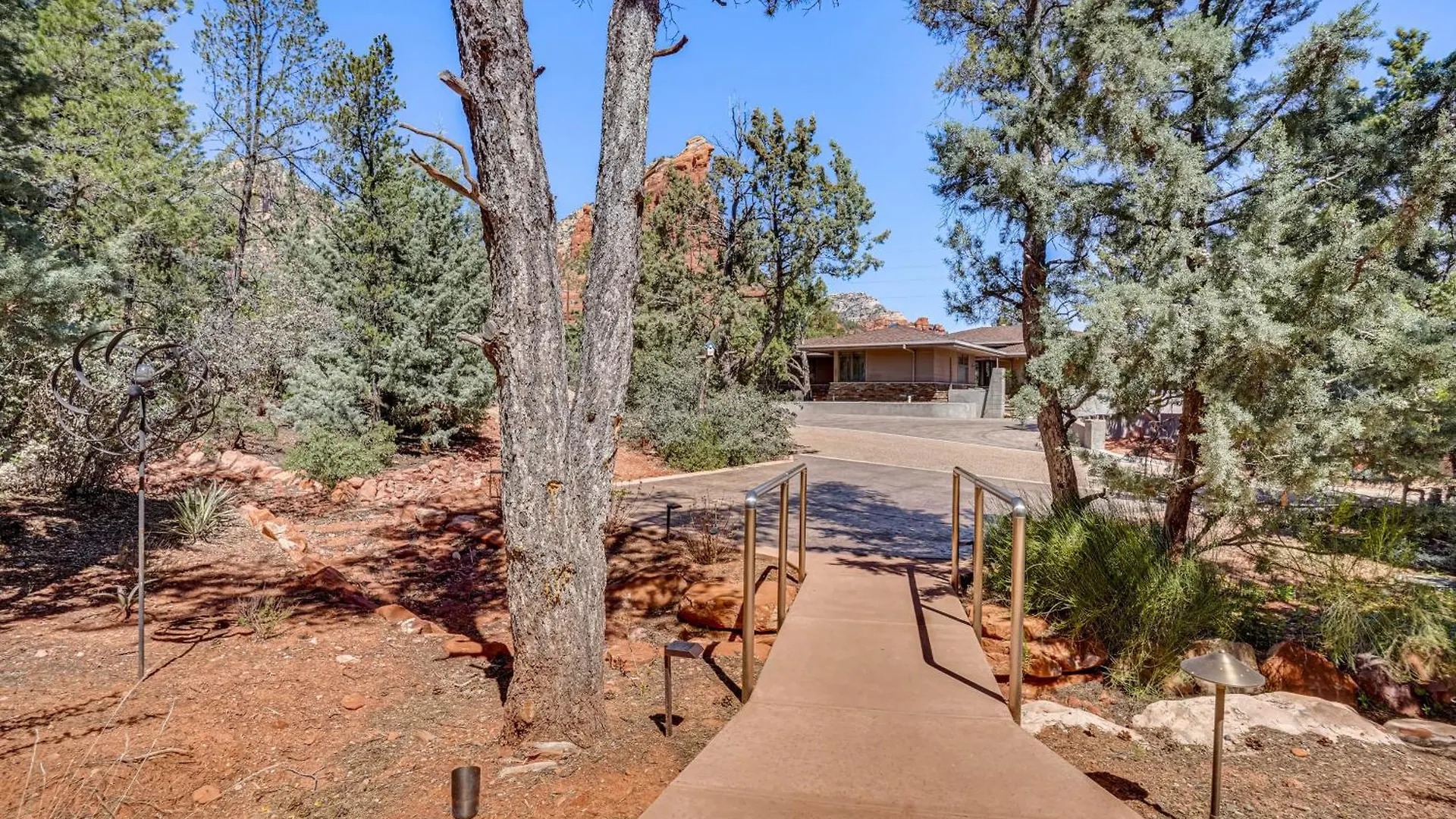 Appartamento Couples Retreat With Patio Walk To Trails!