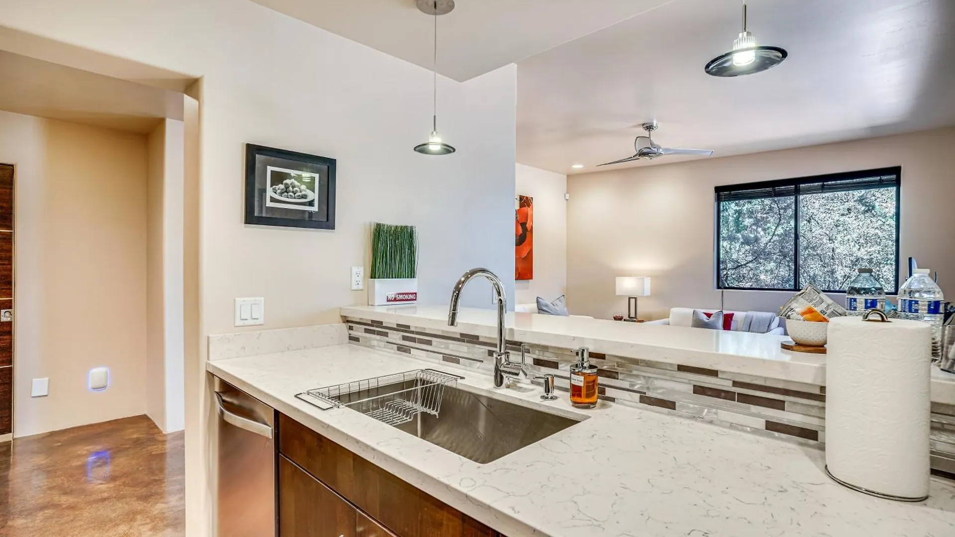 Couples Retreat With Patio Walk To Trails! *