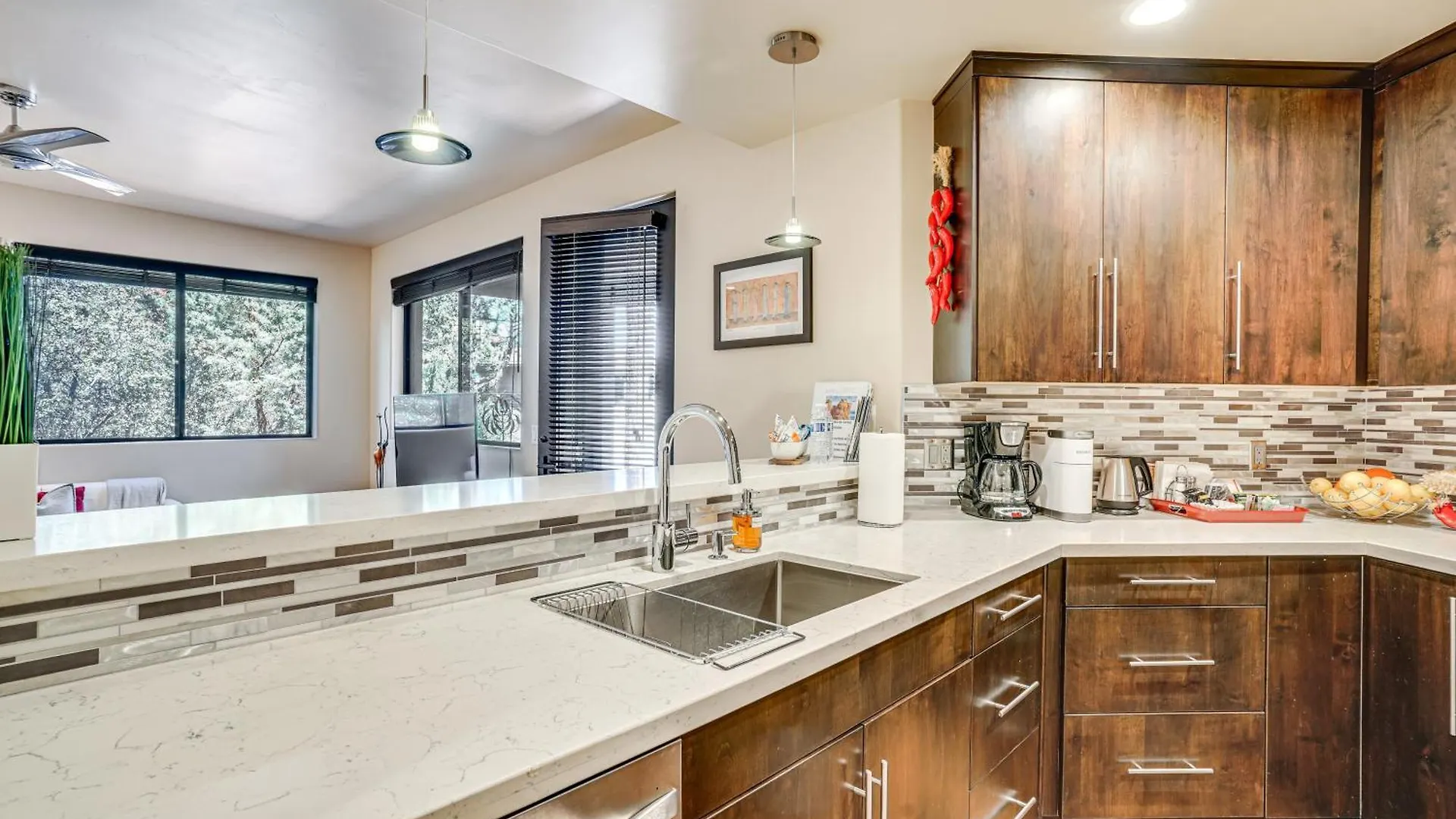 Couples Retreat With Patio Walk To Trails! Appartamento