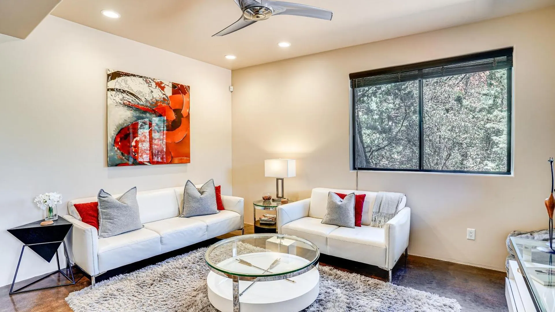 Couples Retreat With Patio Walk To Trails! *