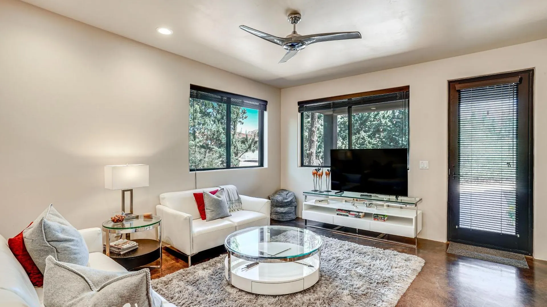 Appartamento Couples Retreat With Patio Walk To Trails! *