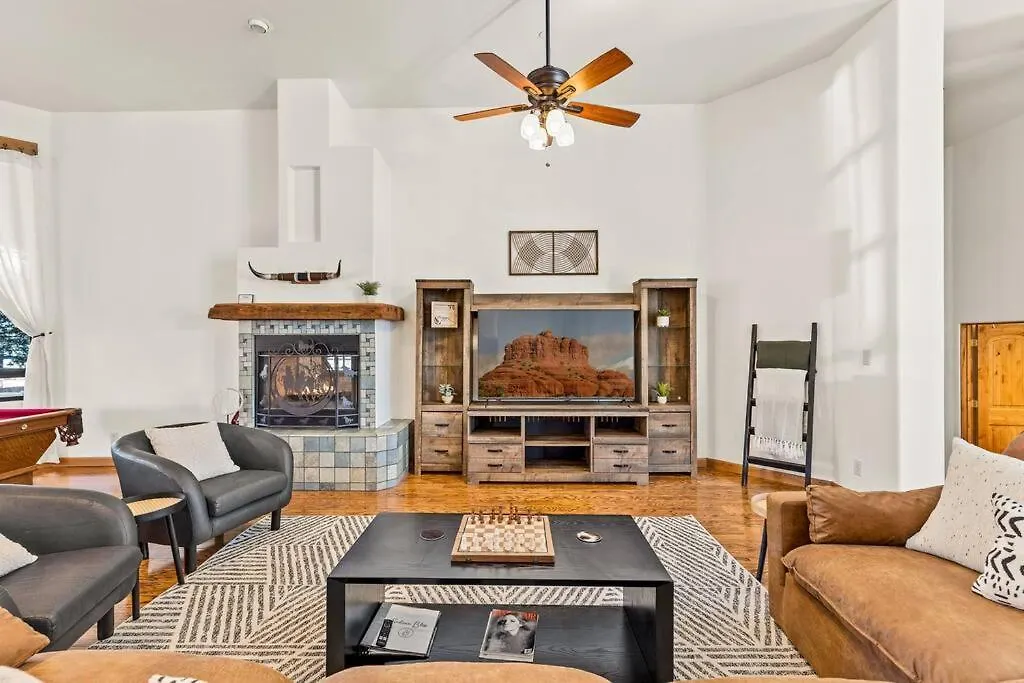 Vila Bliss Estates -sleeps 16- Hot Tub *